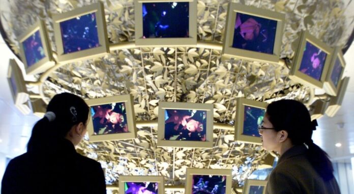South Korean women view thin-film transistor liquid crystal displays (TFT-LCD) on display at the headquarters of Samsung group in Seoul