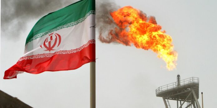 Oil production platform at the Soroush oil fields 1250 km south of Tehran